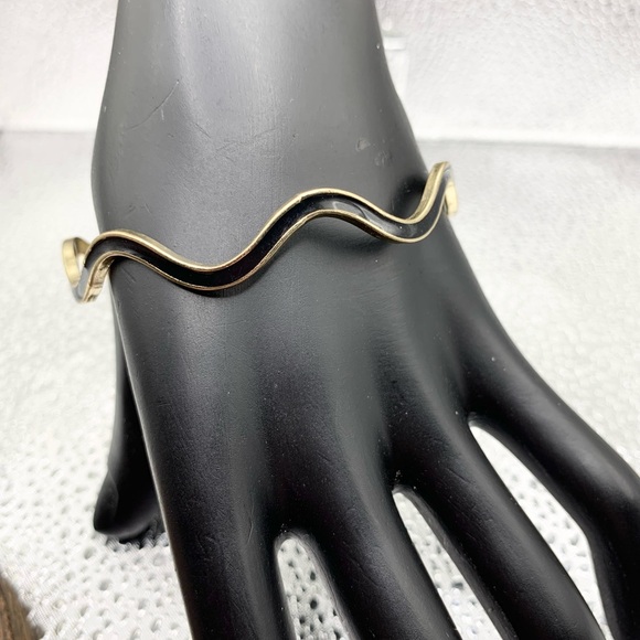 Modern Wave Design Bangle - Picture 2 of 4